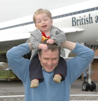 Fraser on Daddys shoulders02